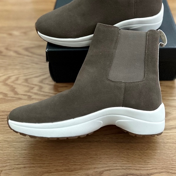 Lauren Ralph Lauren NWT Rylee Suede Slip On Sneaker Boot (8) - Picture 7 of 16